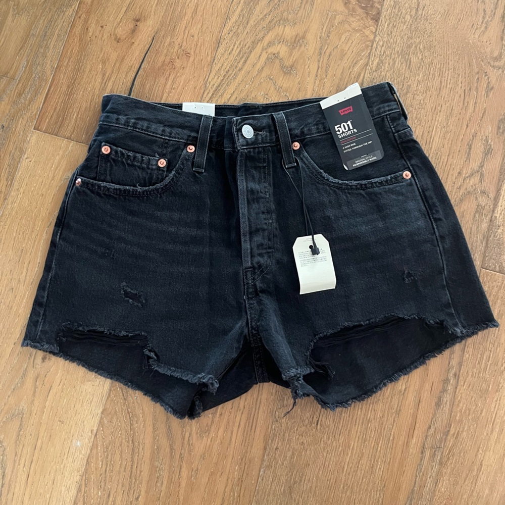 NWT Levi denim 501 shorts in black 28